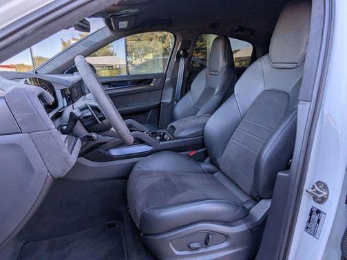 2025 Porsche Cayenne Turbo GT