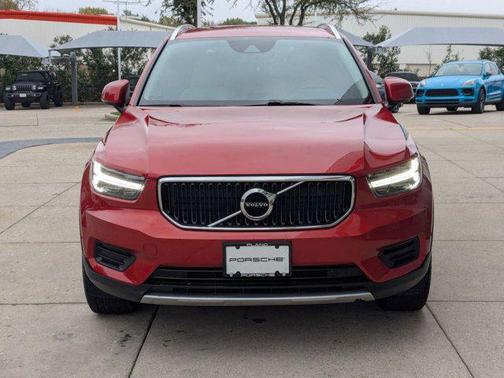 2019 Volvo XC40 T4 Momentum