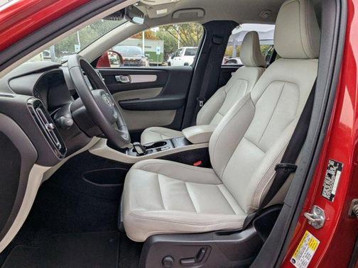 2019 Volvo XC40 T4 Momentum