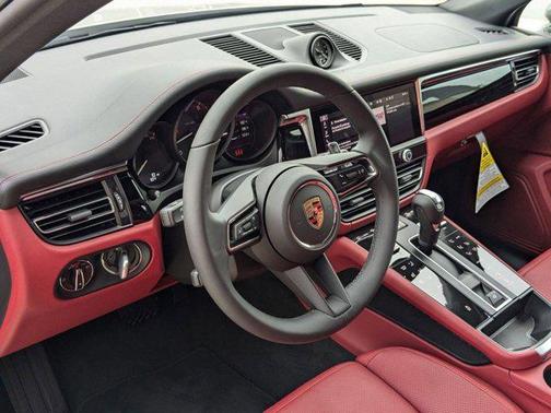 2025 Porsche Macan AWD