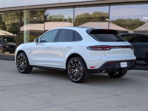 Carrara White Metallic 2026 Porsche Macan