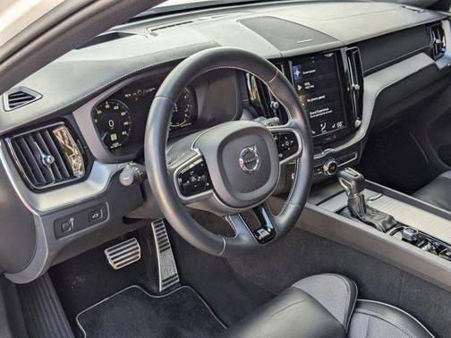 2020 Volvo XC60 T5 R-Design