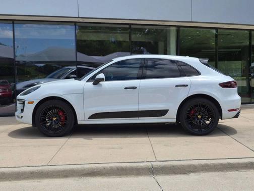 Carrara White Metallic 2018 Porsche Macan
