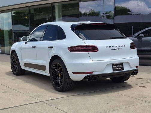 Carrara White Metallic 2018 Porsche Macan