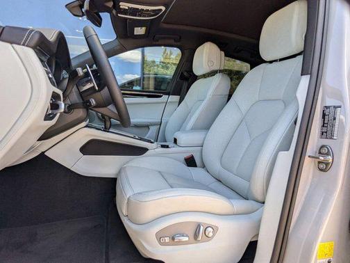 2025 Porsche Macan AWD