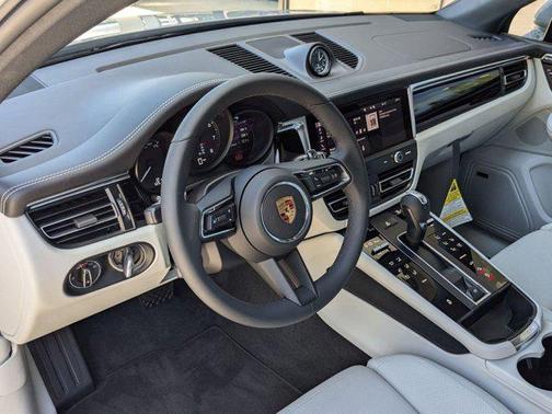 2025 Porsche Macan AWD