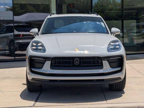 2025 Porsche Macan AWD