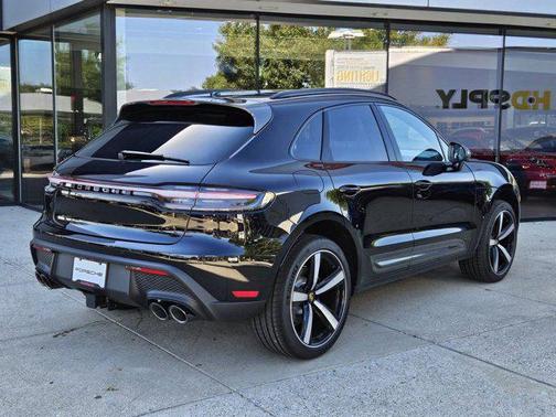 2025 Porsche Macan Base