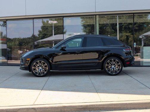 2025 Porsche Macan AWD