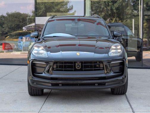 2025 Porsche Macan AWD