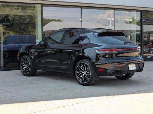 2025 Porsche Macan AWD
