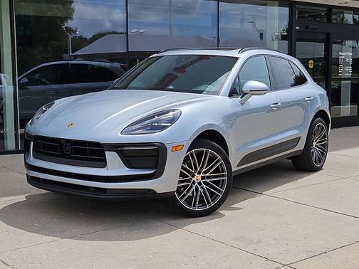 Dolomite Silver Metallic 2026 Porsche Macan