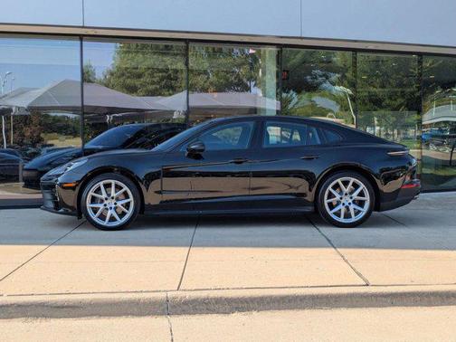 2025 Porsche Panamera 4