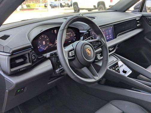 2025 Porsche Macan 4