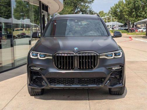 2022 BMW X7 M50i