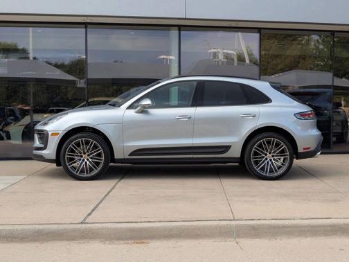 Dolomite Silver Metallic 2026 Porsche Macan