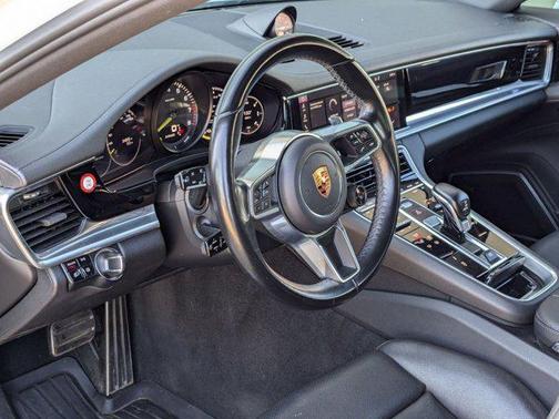2019 Porsche Panamera E-Hybrid 4