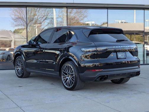 2022 Porsche Cayenne 