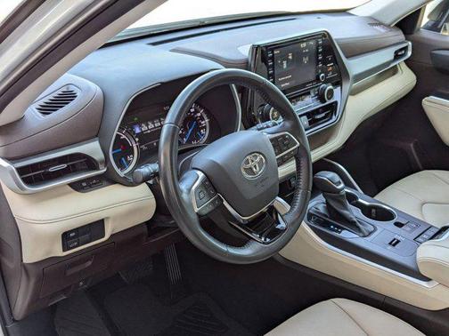 2020 Toyota Highlander Hybrid XLE
