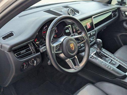 2021 Porsche Macan AWD