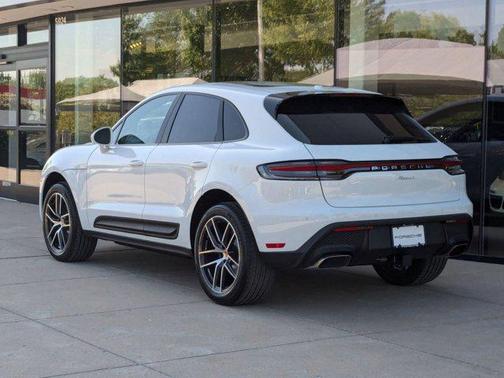 2025 Porsche Macan AWD