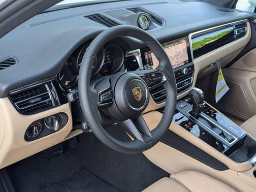 2025 Porsche Macan AWD