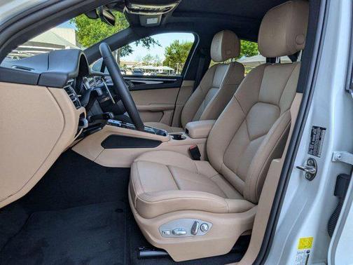 2025 Porsche Macan AWD