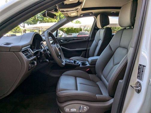 2025 Porsche Macan AWD