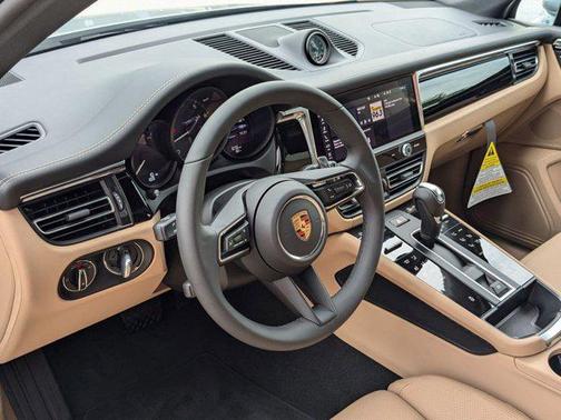 2025 Porsche Macan AWD