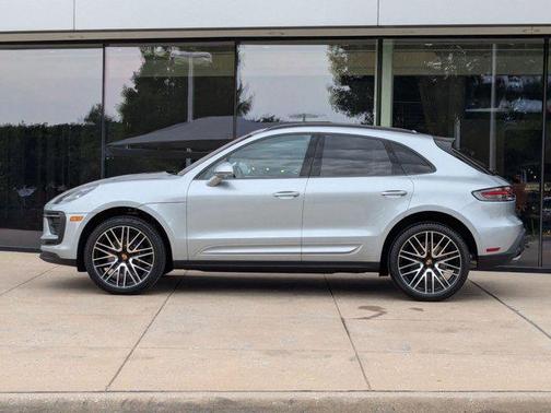 2025 Porsche Macan AWD