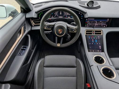 2025 Porsche Taycan 