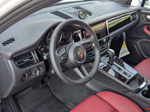 2026 Porsche Macan AWD