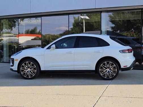 2025 Porsche Macan AWD