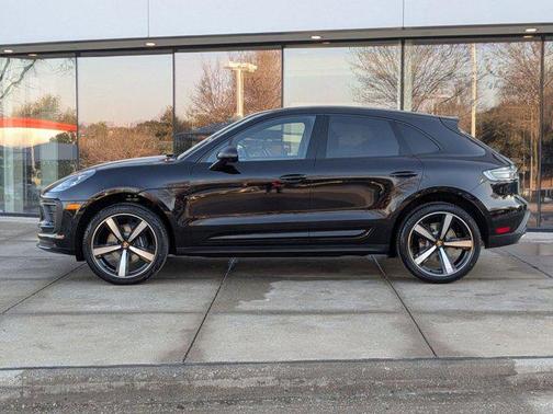 2026 Porsche Macan AWD