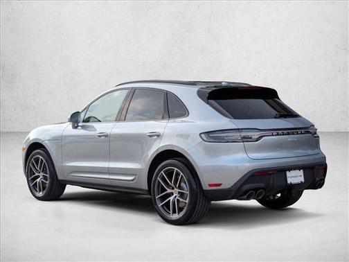 Dolomite Silver Metallic 2026 Porsche Macan