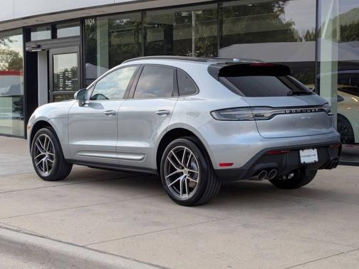 Dolomite Silver Metallic 2026 Porsche Macan