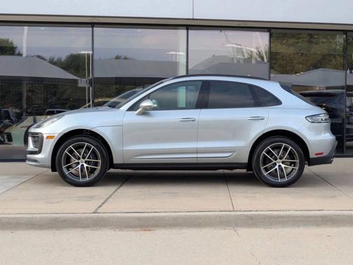 Dolomite Silver Metallic 2026 Porsche Macan