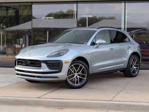 Dolomite Silver Metallic 2026 Porsche Macan