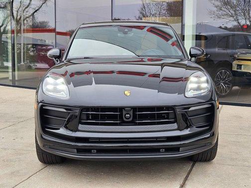 2026 Porsche Macan AWD