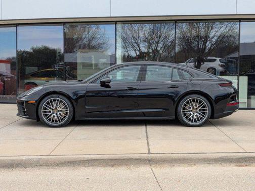 2026 Porsche Panamera 4