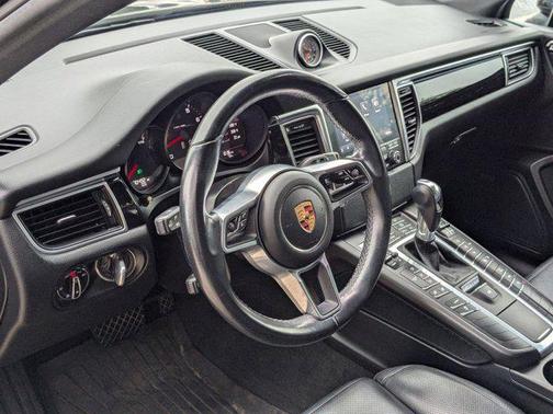 2018 Porsche Macan Base
