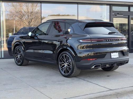 Chromite Black Metallic 2026 Porsche Cayenne