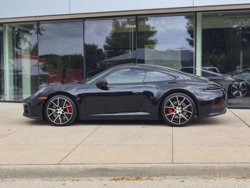 Jet Black Metallic 2026 Porsche 911