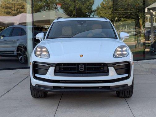 2026 Porsche Macan AWD