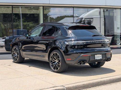 2025 Porsche Macan Base