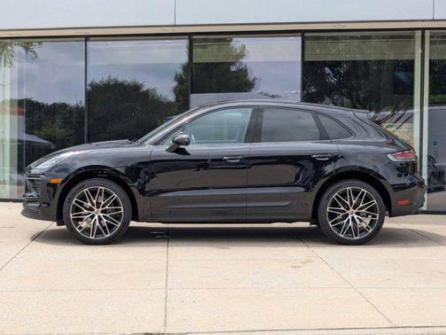 2025 Porsche Macan Base