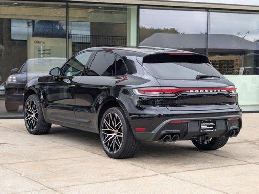 2025 Porsche Macan Base