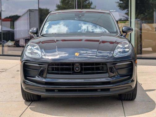 2025 Porsche Macan Base
