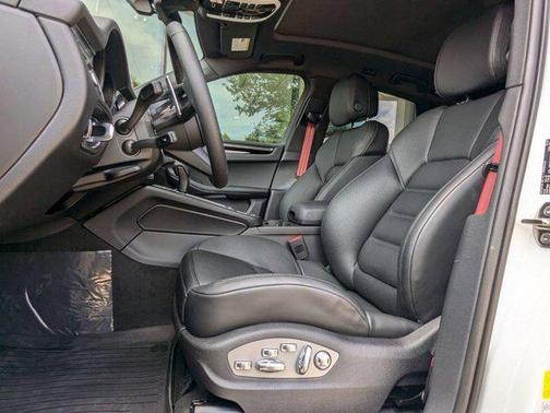 2025 Porsche Macan AWD