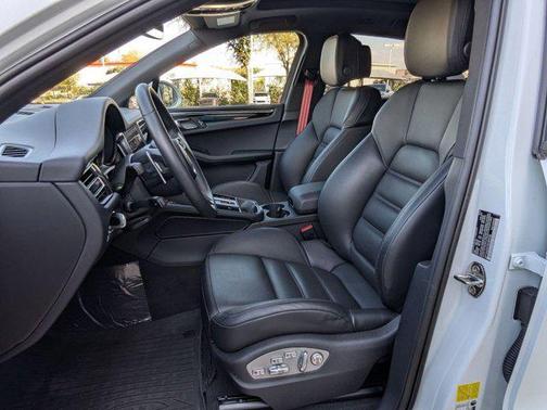 2025 Porsche Macan AWD